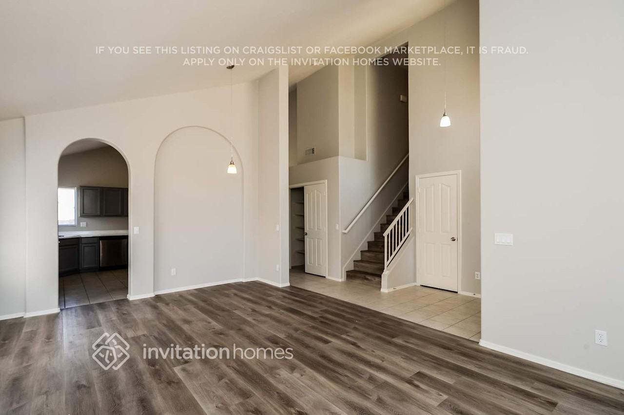 687 W Country Estates Ave - Photo 5 of 16