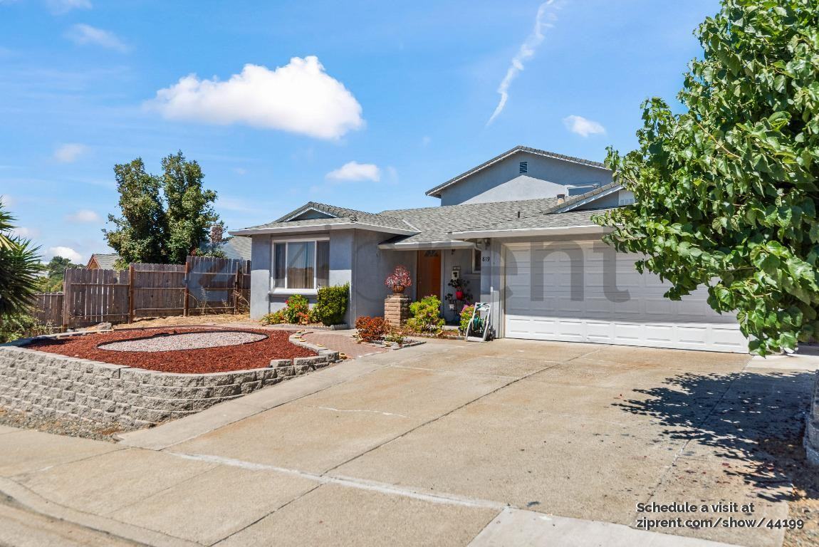 819 Coral Dr - Photo 2 of 31