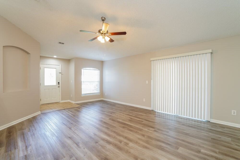 2835 Southampton Dr - Photo 4 of 16