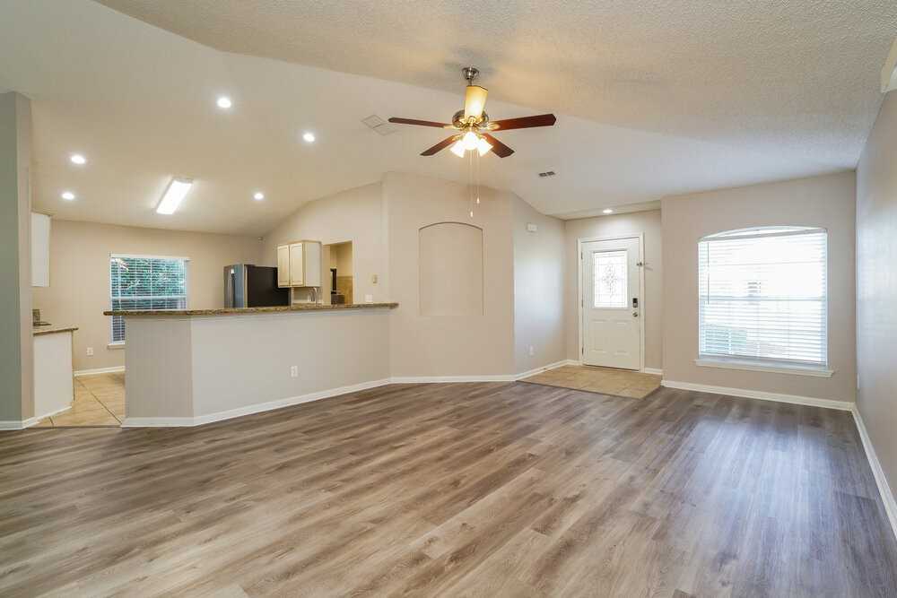 2835 Southampton Dr - Photo 5 of 16