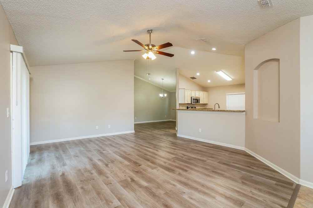 2835 Southampton Dr - Photo 6 of 16