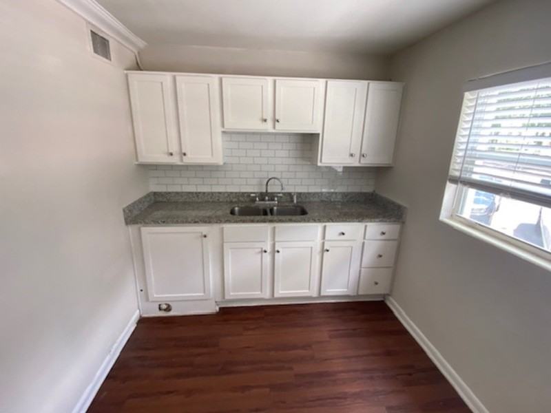 1606 King St #1 - Photo 2 of 12