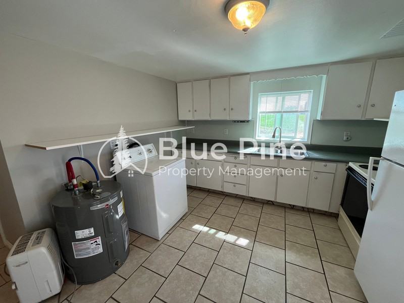 548 E 113 N - Photo 2 of 7