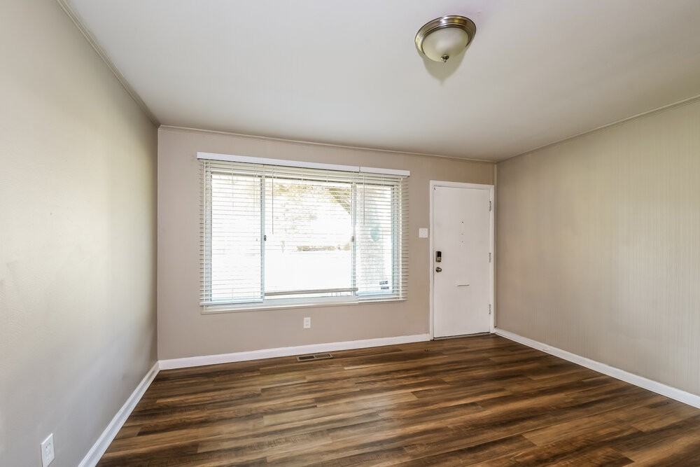933 Lebon Dr - Photo 4 of 16