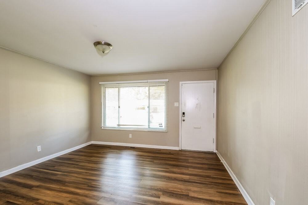 933 Lebon Dr - Photo 5 of 16