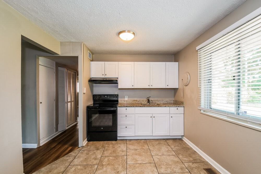 933 Lebon Dr - Photo 7 of 16