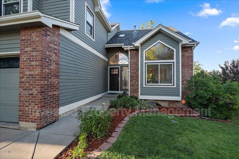 7291 Palisade Dr - Photo 3 of 40
