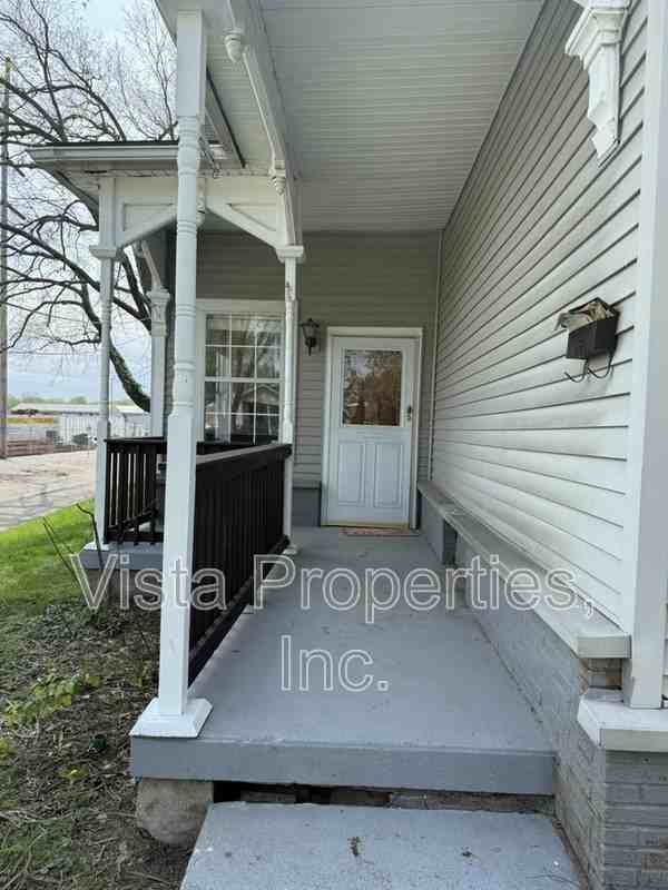 1740 E Market St - Photo 3 of 19