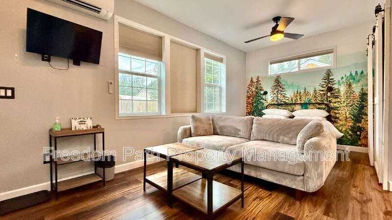 543 S 9th St - Photo 3 of 8