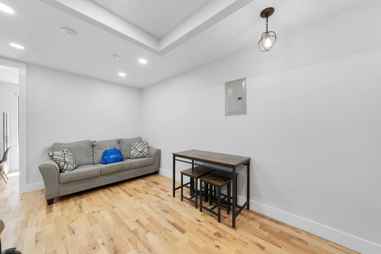 558 E191 BH LLC - Photo 7 of 34