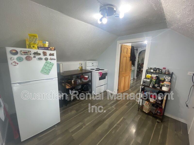 216 Ontario St #2 - Photo 2 of 13