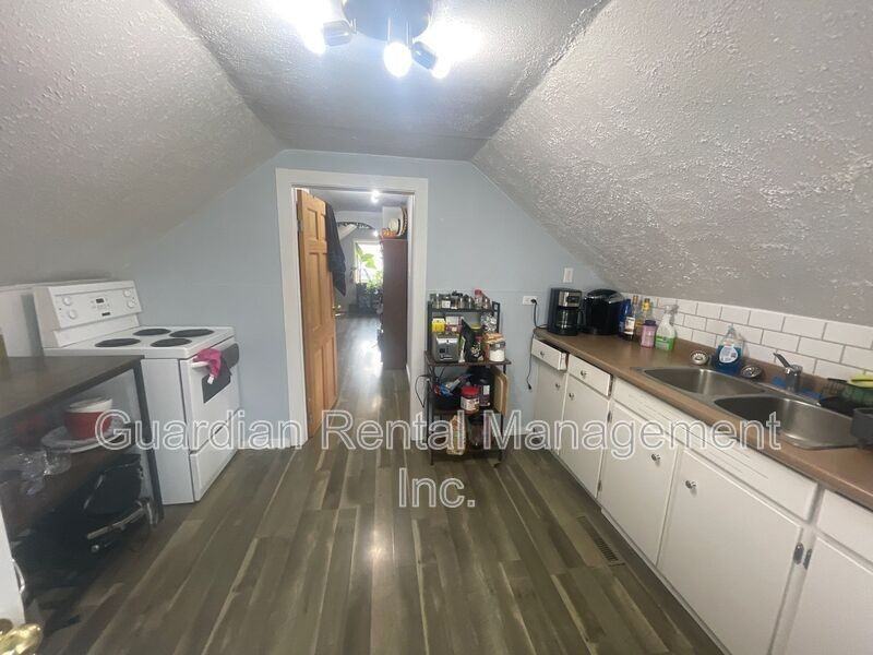 216 Ontario St #2 - Photo 3 of 13