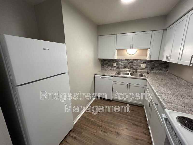 75 N Gebhart Church Rd #C - Photo 3 of 8