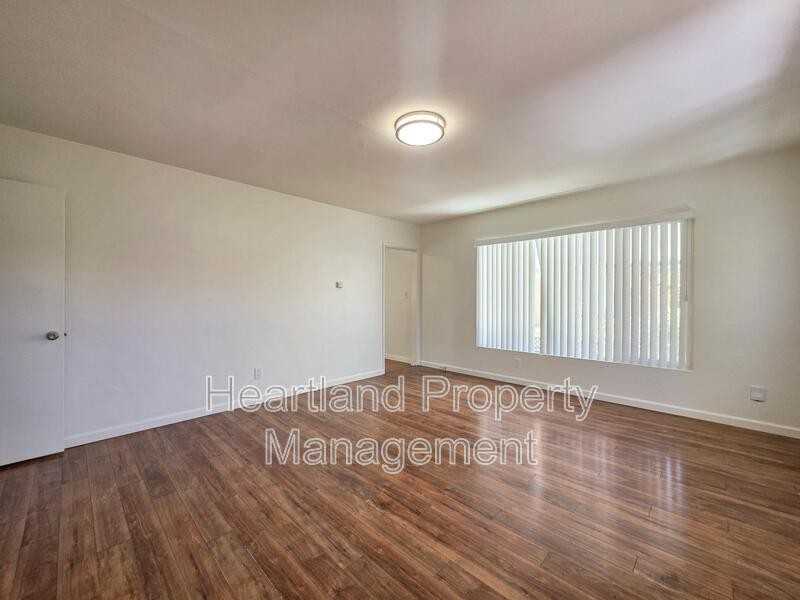 859 Agate St - Photo 2 of 6