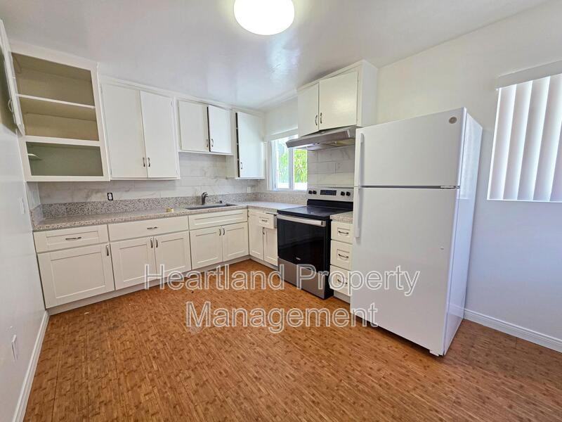 859 Agate St - Photo 3 of 6