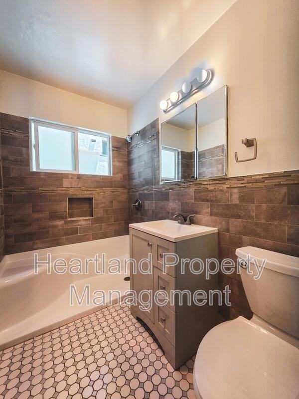 859 Agate St - Photo 5 of 6