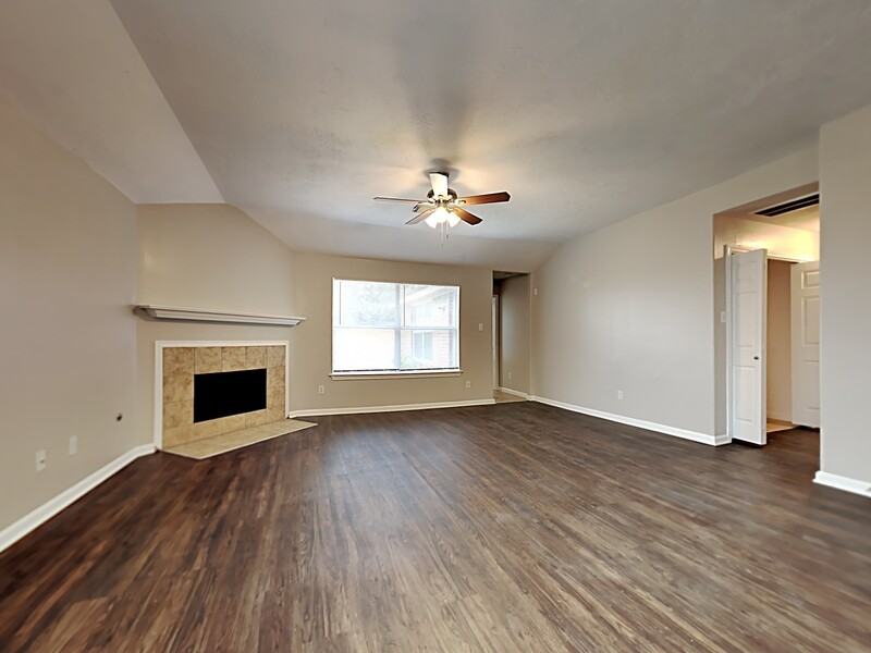 9010 York Hollow Ln - Photo 2 of 17