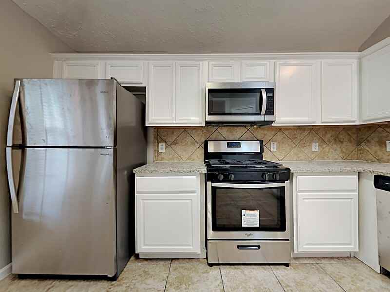 9010 York Hollow Ln - Photo 6 of 17