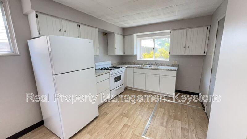 630 Margaret St - Photo 2 of 18