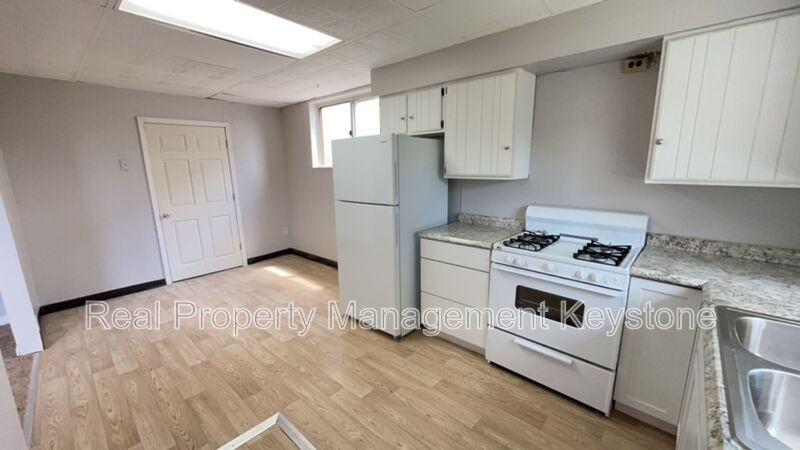 630 Margaret St - Photo 3 of 18