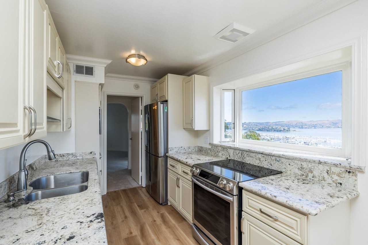 5-65 RODEO Apartments - Photo 4 of 50