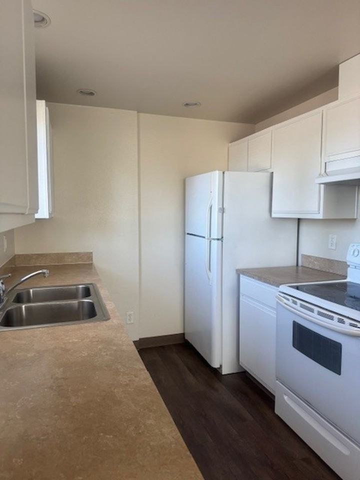 404-The Hamlet of Hawthorne - Photo 2 of 28