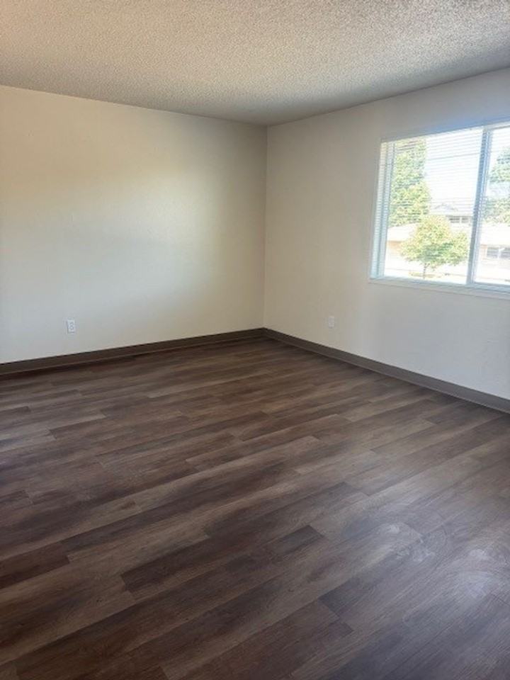 404-The Hamlet of Hawthorne - Photo 5 of 28