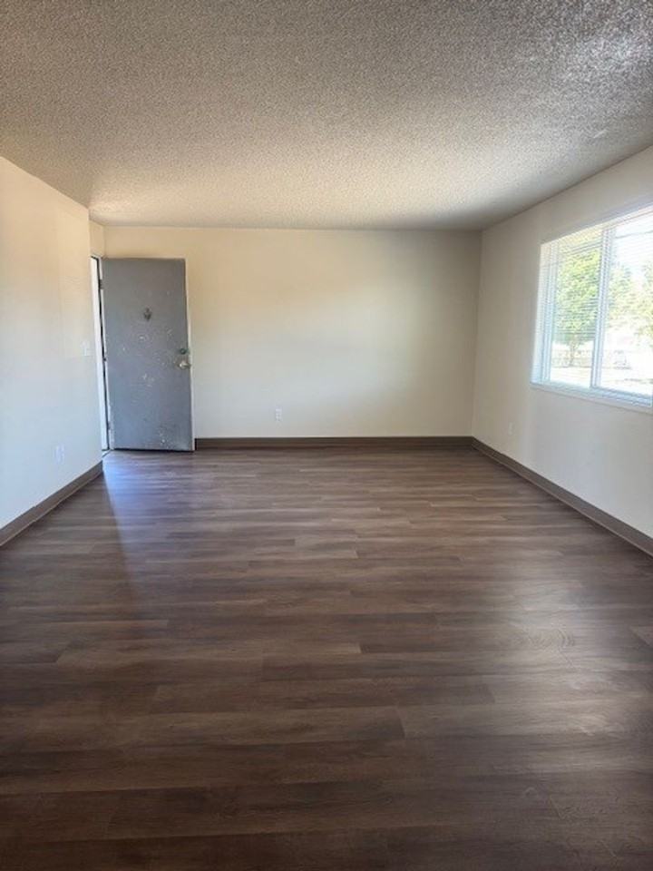 404-The Hamlet of Hawthorne - Photo 3 of 28