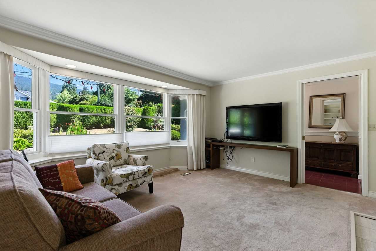 2240 Gordon Avenue - Photo 3 of 25