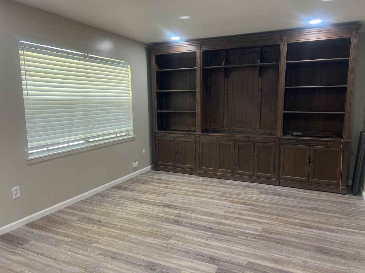 2101 Peach St - Photo 2 of 9