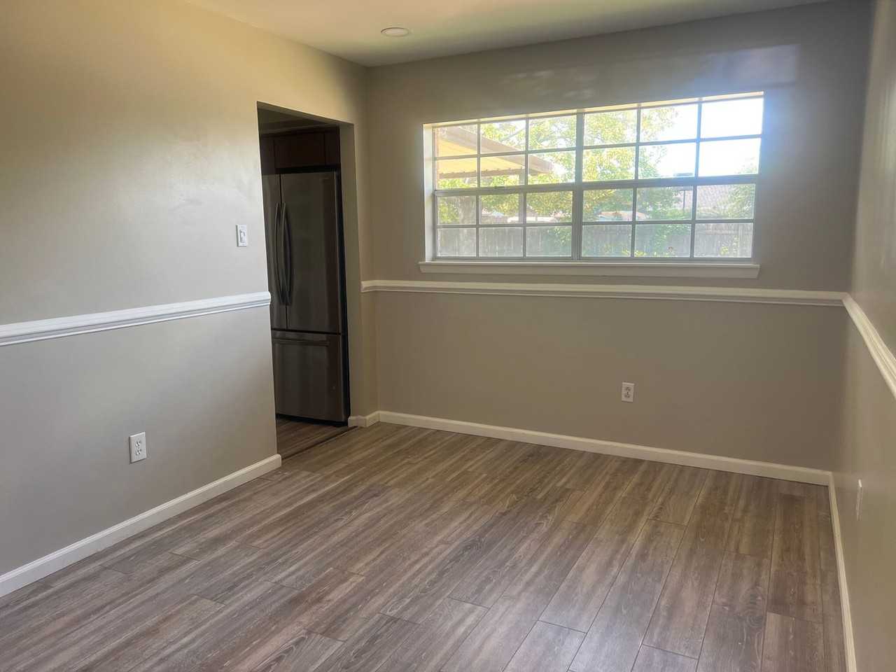 2101 Peach St - Photo 3 of 9