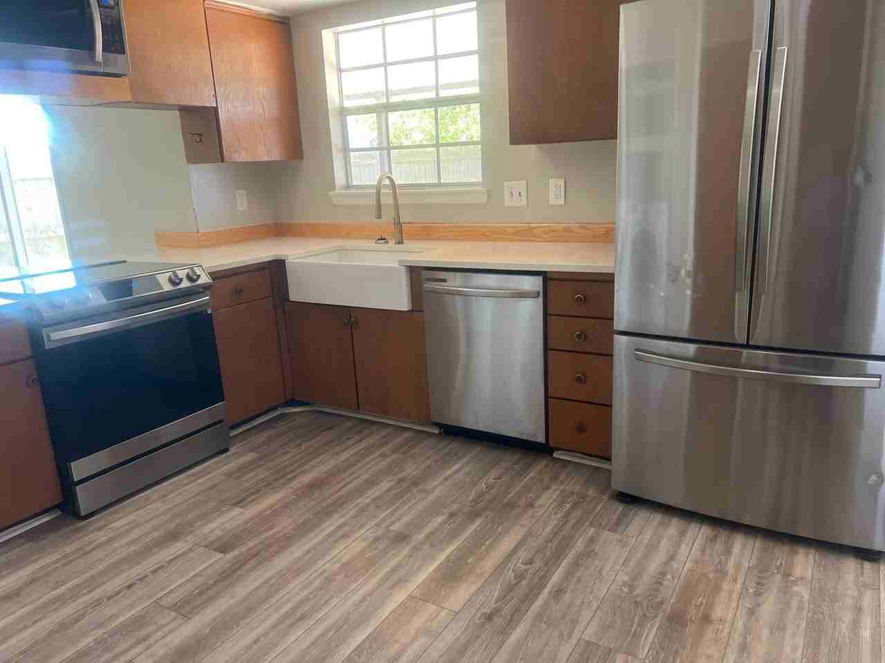 2101 Peach St - Photo 4 of 9