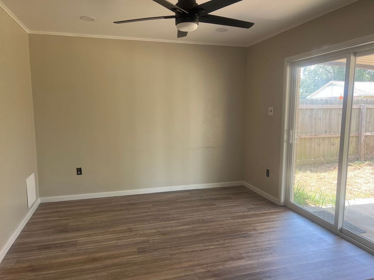 2101 Peach St - Photo 5 of 9