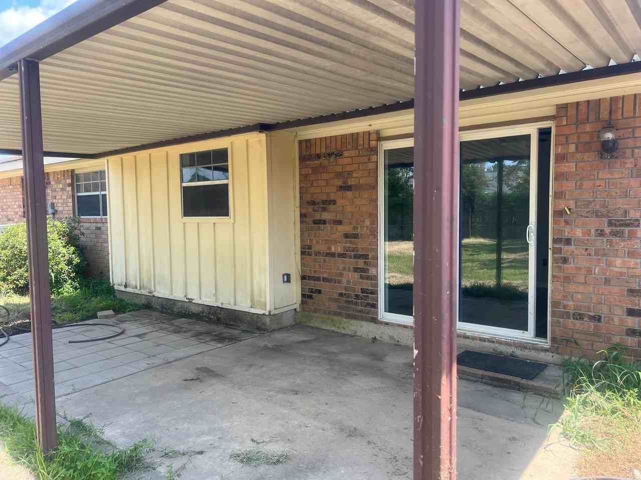 2101 Peach St - Photo 6 of 9