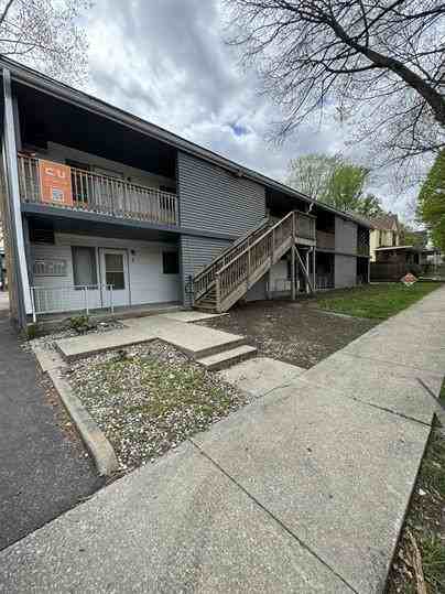 801 W Hill St - Photo 2 of 13