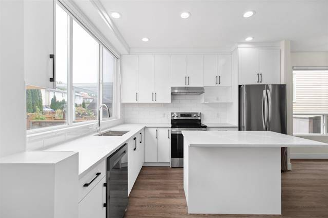 10320 243 Street - Photo 5 of 15