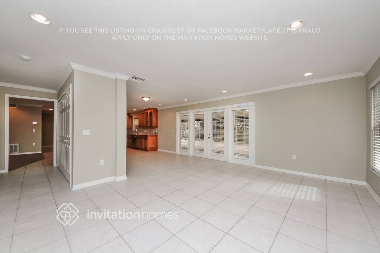 8516 Cedar Cove Ct - Photo 4 of 20