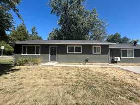 Collister - 3850 - Photo 1 of 1