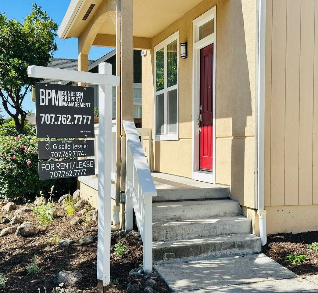 749 Fresno Ave - Photo 3 of 27