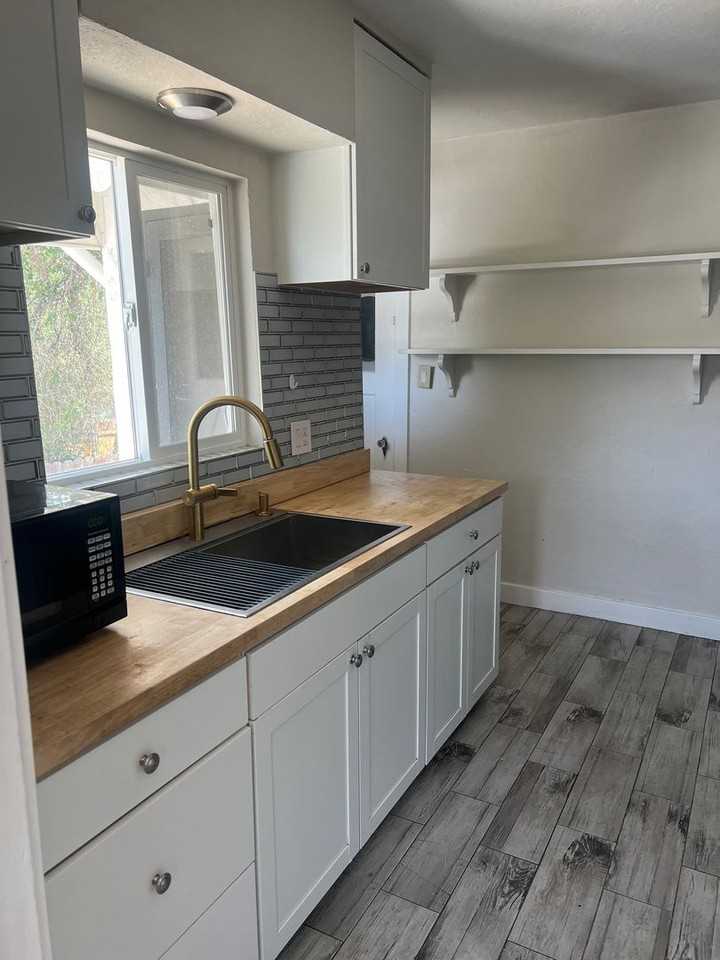 308 College Ct - Photo 4 of 38