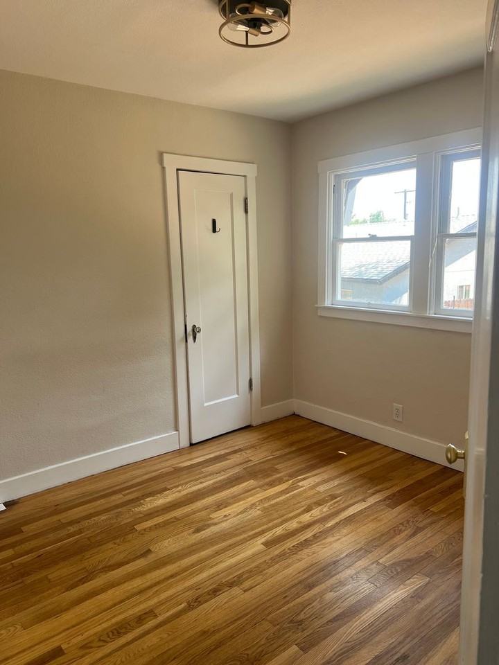 308 College Ct - Photo 7 of 38