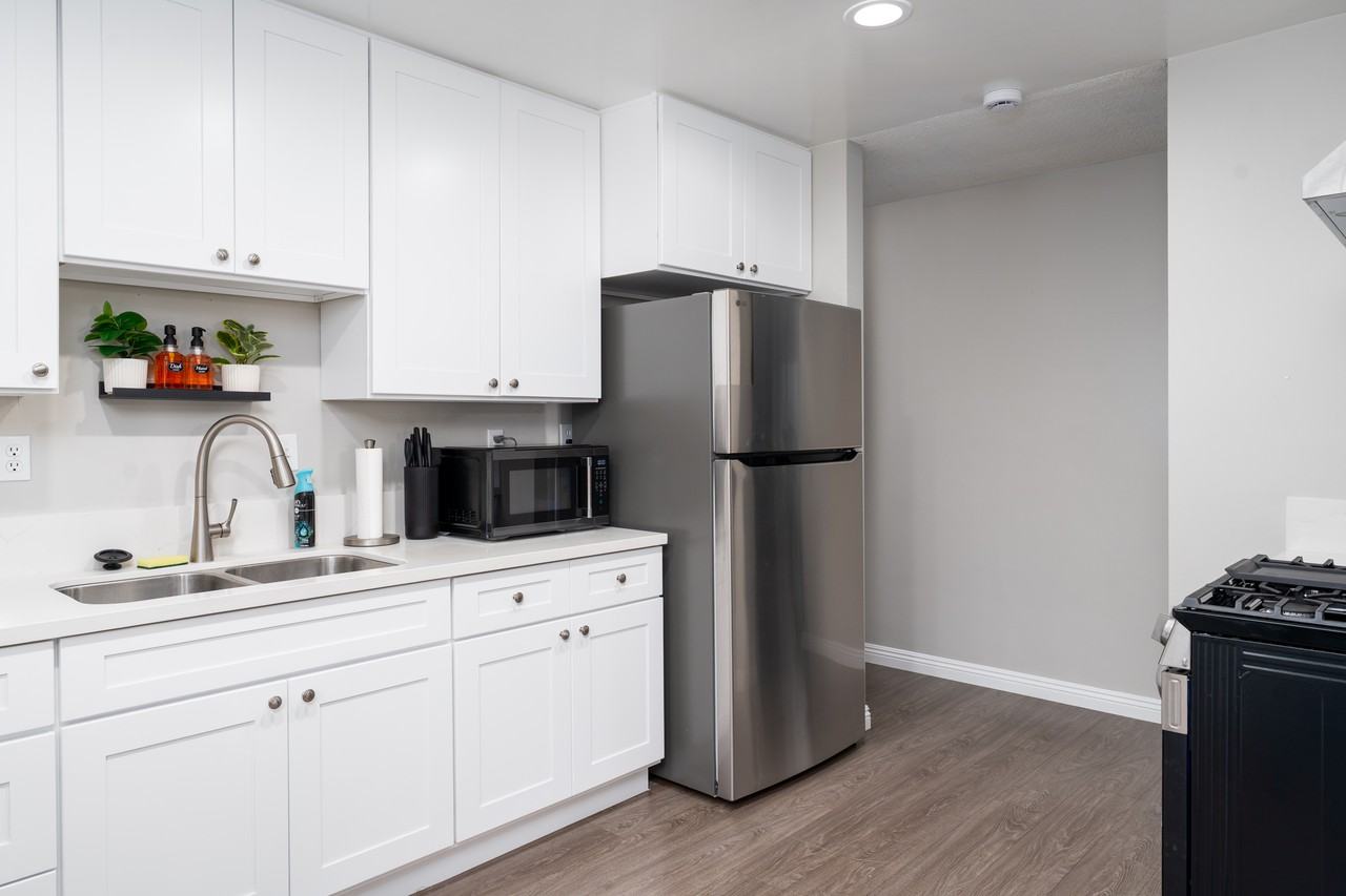 716 N Orange St #716 - Photo 3 of 24