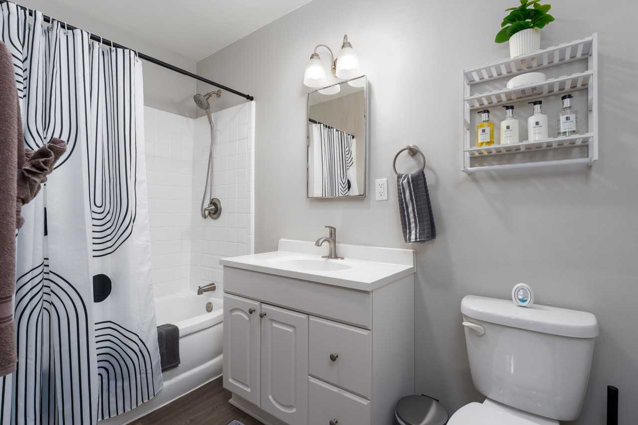 716 N Orange St #716 - Photo 5 of 24