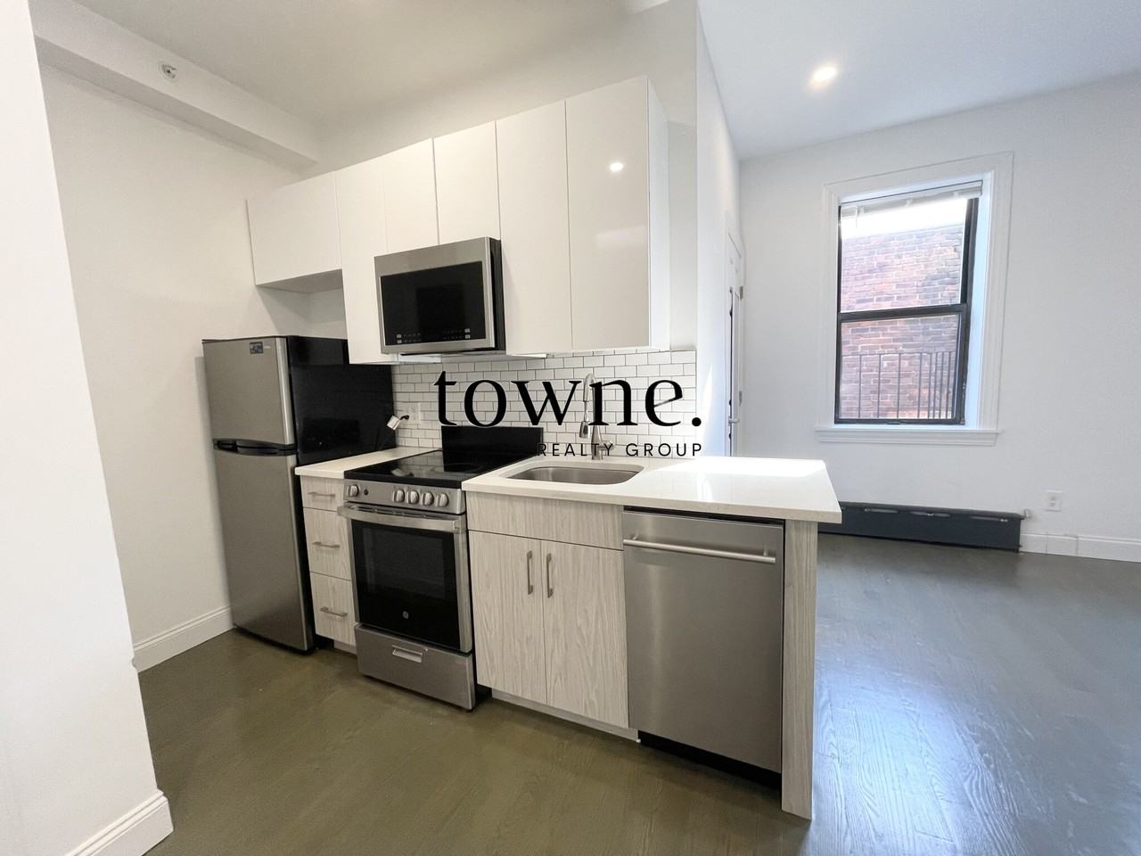 Queensberry St #29 - Photo 3 of 10