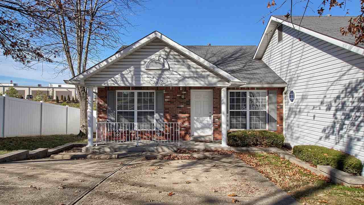 2344 Ridgecrest Dr - Photo 2 of 11