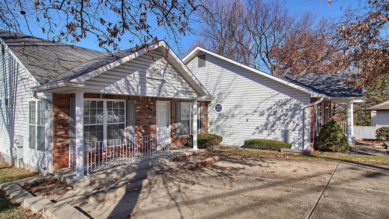 2344 Ridgecrest Dr - Photo 3 of 11