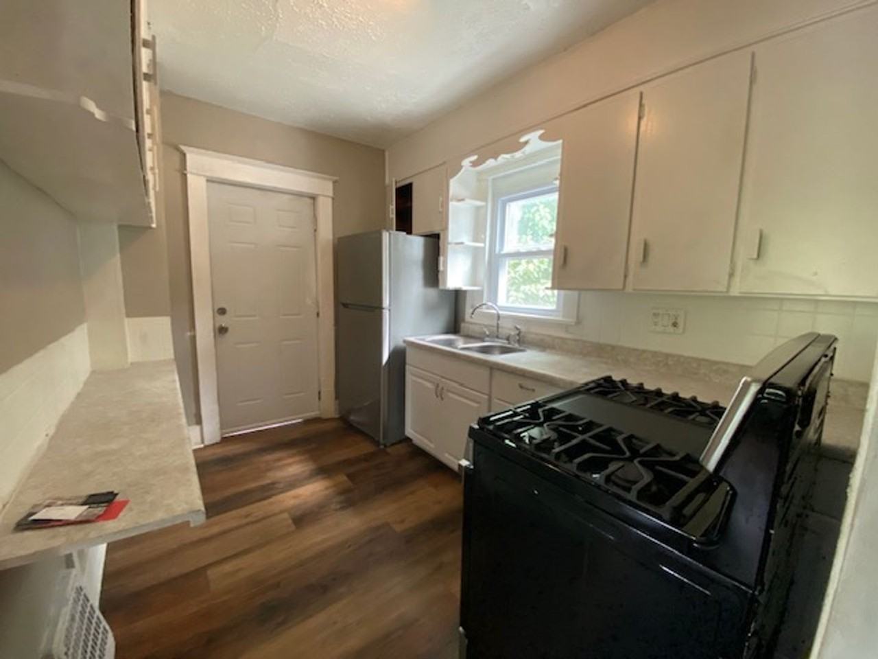 949 Ella Ct - Photo 6 of 14