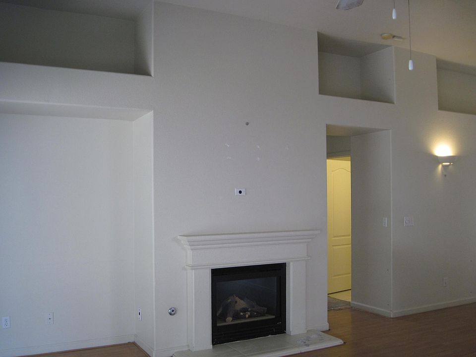 2630 E Omaha Ave - Photo 2 of 4