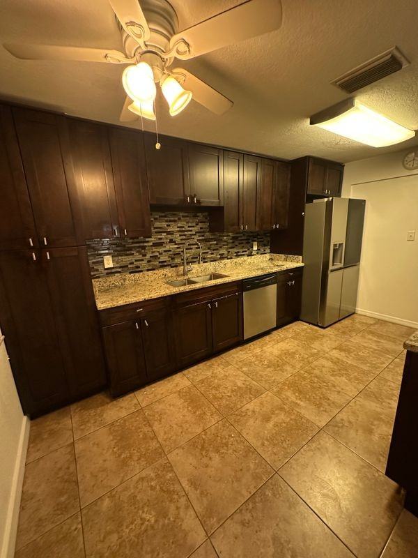 2308 Shelley St - Photo 2 of 9