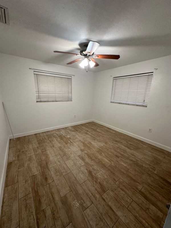 2308 Shelley St - Photo 4 of 9